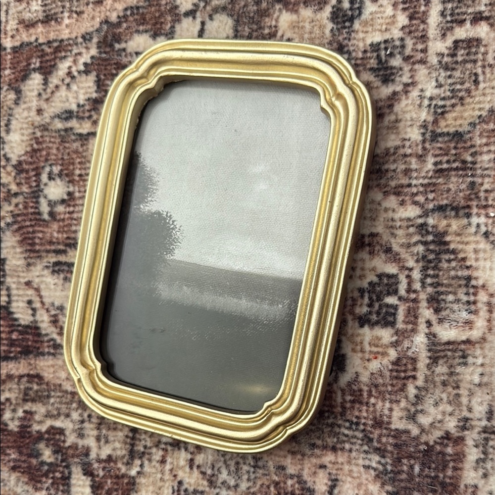 Elegant Gold Picture Frame